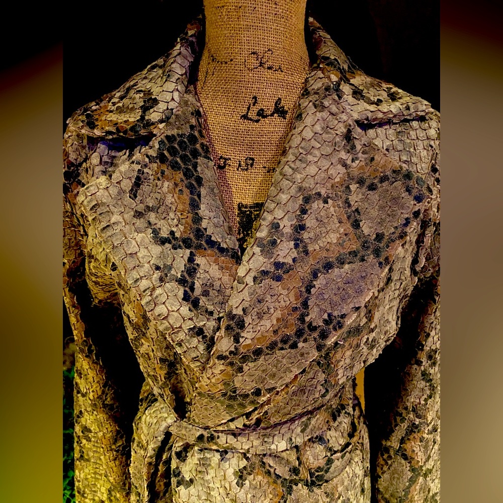 Milan Kiss Faux Snakeskin trench coat-women’s medium